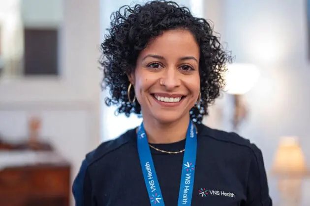 vns health female team member with blue shirt smiling
