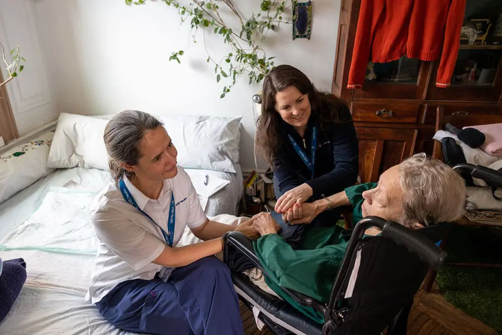 A VNS Health hospice team with a patient.