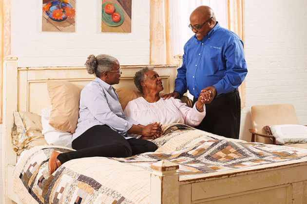 hospice social worker with elderly woman and family member